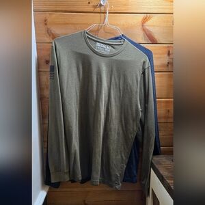 Two Long Sleeve Tee Lg One Blue One Green. 0021